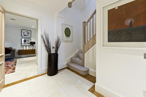 4 bedroom detached house to rent, Vantage Place, London, W8