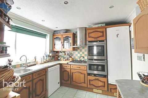 11 Layham Drive, Luton, LU2 9SY