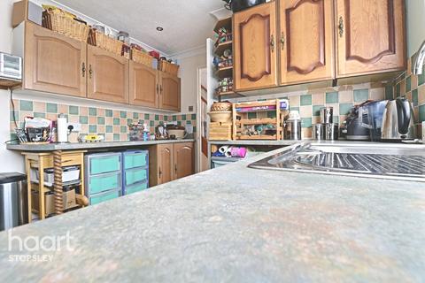 11 Layham Drive, Luton, LU2 9SY
