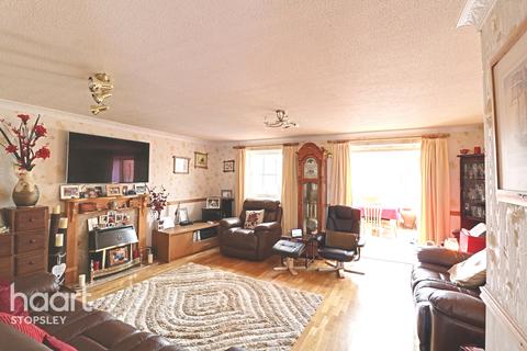11 Layham Drive, Luton, LU2 9SY