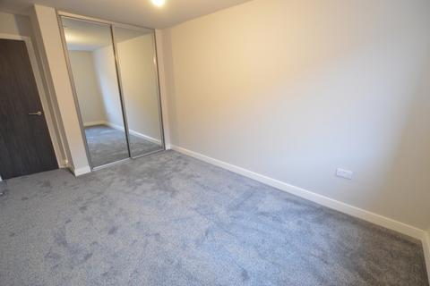 2 bedroom apartment to rent, Petersfield Avenue, Slough