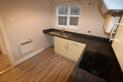 2 bedroom ground floor flat to rent - 3 Station Court, 18 Station Road
