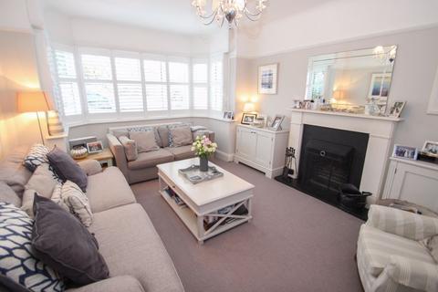 32 Claygate Lane, Esher, KT10 0AQ