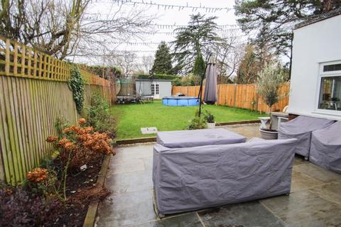 32 Claygate Lane, Esher, KT10 0AQ