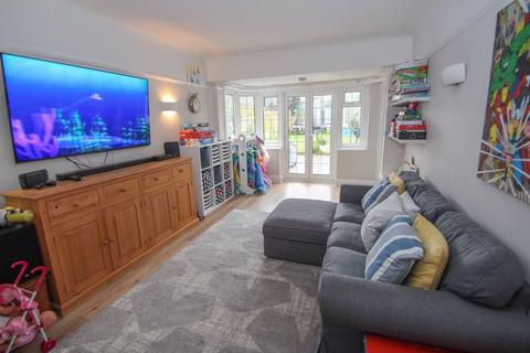 32 Claygate Lane, Esher, KT10 0AQ