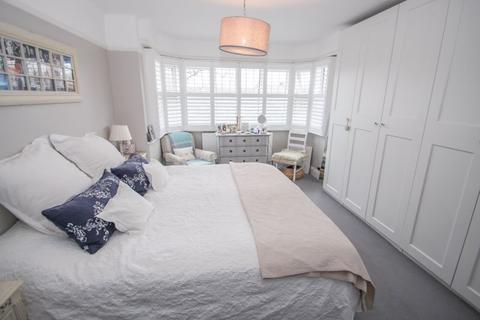 32 Claygate Lane, Esher, KT10 0AQ