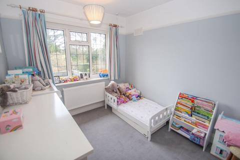 32 Claygate Lane, Esher, KT10 0AQ