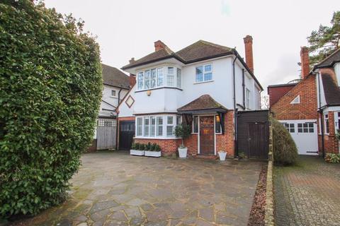 32 Claygate Lane, Esher, KT10 0AQ