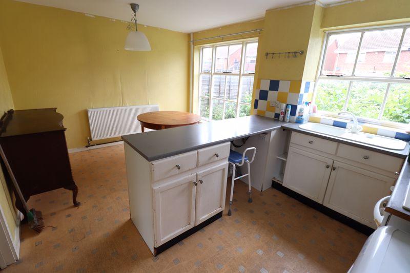 Margaret Vale, Tipton 3 bed semidetached house £145,000
