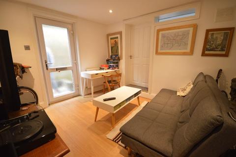 32a Kings Road, Haslemere, GU27 2QG