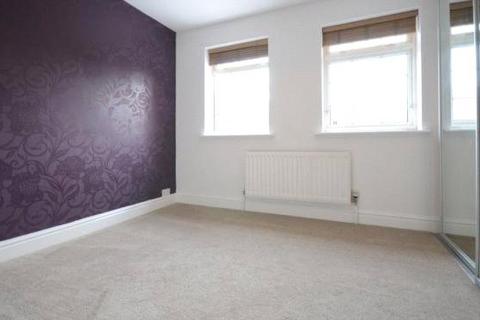 2 bedroom end of terrace house to rent, Northampton Close, Bracknell, Berkshire, RG12