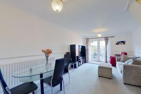 3 Battle Close, London, SW19 1AL