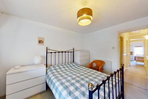 3 Battle Close, London, SW19 1AL