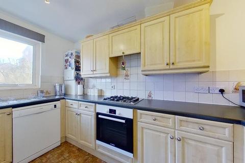 3 Battle Close, London, SW19 1AL