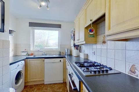 3 Battle Close, London, SW19 1AL