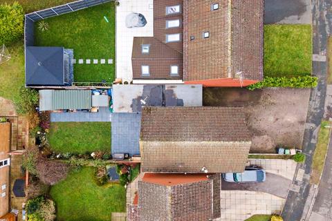 4 Blakeney Drive, Luton, LU2 7AL