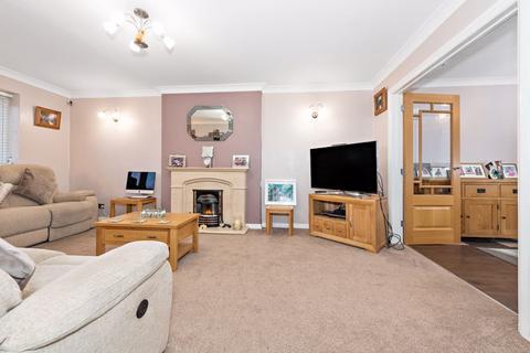 4 Blakeney Drive, Luton, LU2 7AL