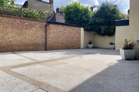3 bedroom semi-detached house for sale, The Green Claygate