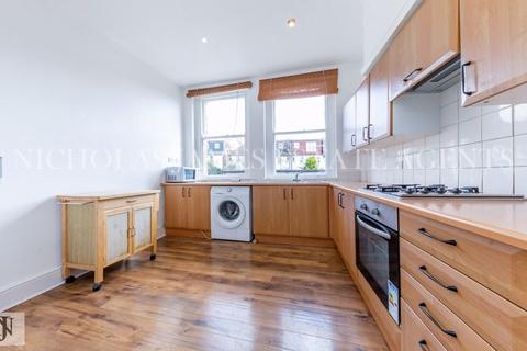 3 bedroom apartment to rent, High Road, East Finchley, N2