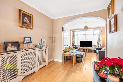 32 Macdonald Avenue, Hornchurch, RM11 2NE