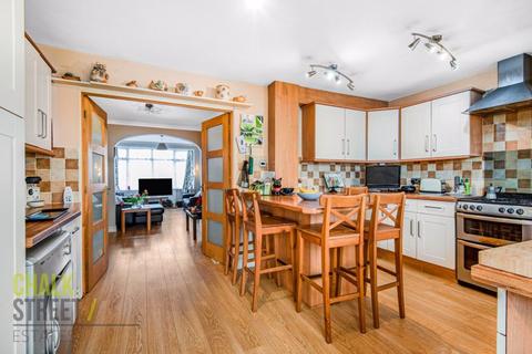 32 Macdonald Avenue, Hornchurch, RM11 2NE