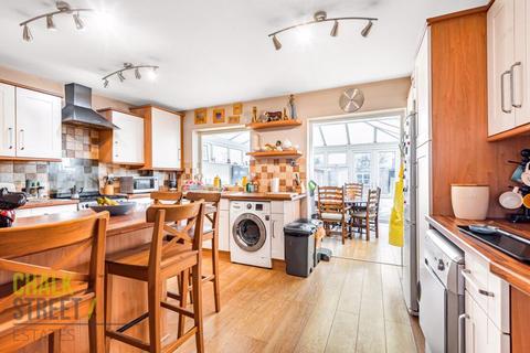 32 Macdonald Avenue, Hornchurch, RM11 2NE