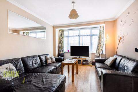 32 Macdonald Avenue, Hornchurch, RM11 2NE