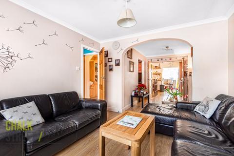 32 Macdonald Avenue, Hornchurch, RM11 2NE