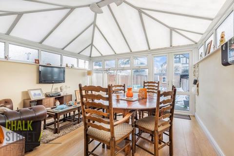 32 Macdonald Avenue, Hornchurch, RM11 2NE
