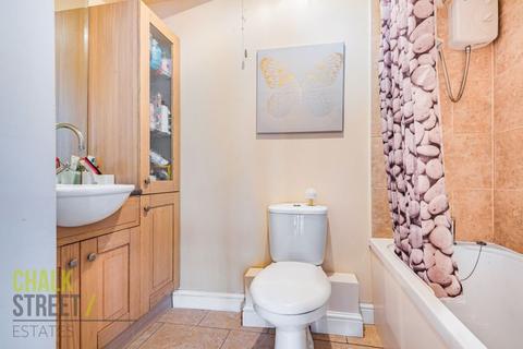 32 Macdonald Avenue, Hornchurch, RM11 2NE
