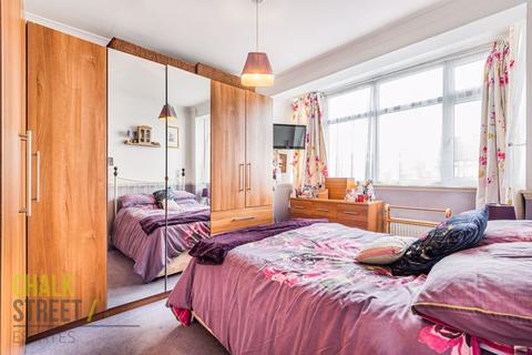 32 Macdonald Avenue, Hornchurch, RM11 2NE
