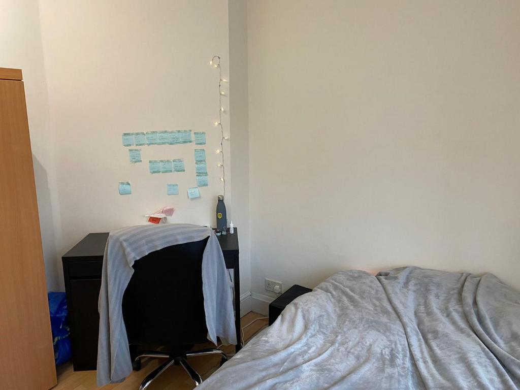 FINCHLEY LANE, HENDON, NW4 1BN 3 bed flat £2,002 pcm (£462 pw)