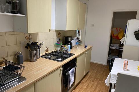 3 bedroom flat to rent, FINCHLEY LANE, HENDON, NW4 1BN