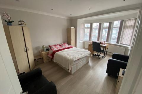 4 bedroom flat to rent, GREAT NORTH WAY, HENDON, NW4 1PP