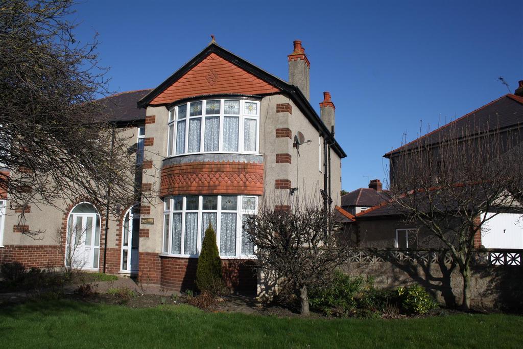Rhuddlan Road, Rhyl 4 bed semidetached house £220,000