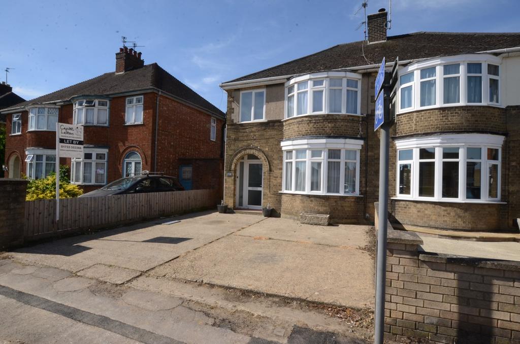 Lincoln Road, Peterborough, PE4 3 bed semidetached house £950 pcm (£219 pw)