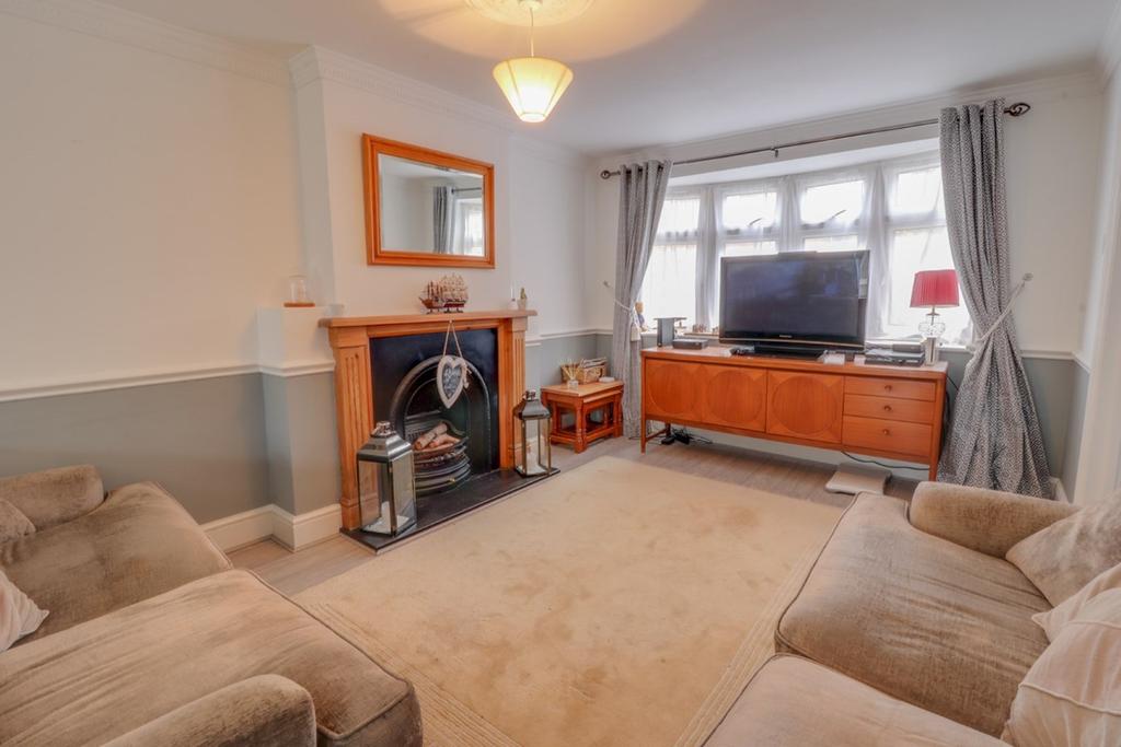 Winford Drive, Broxbourne, EN10 3 bed terraced house £399,995