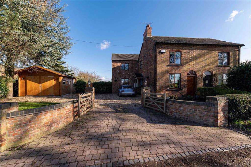 Sound Lane, Sound Nantwich, Cheshire 3 bed semidetached house £435,000