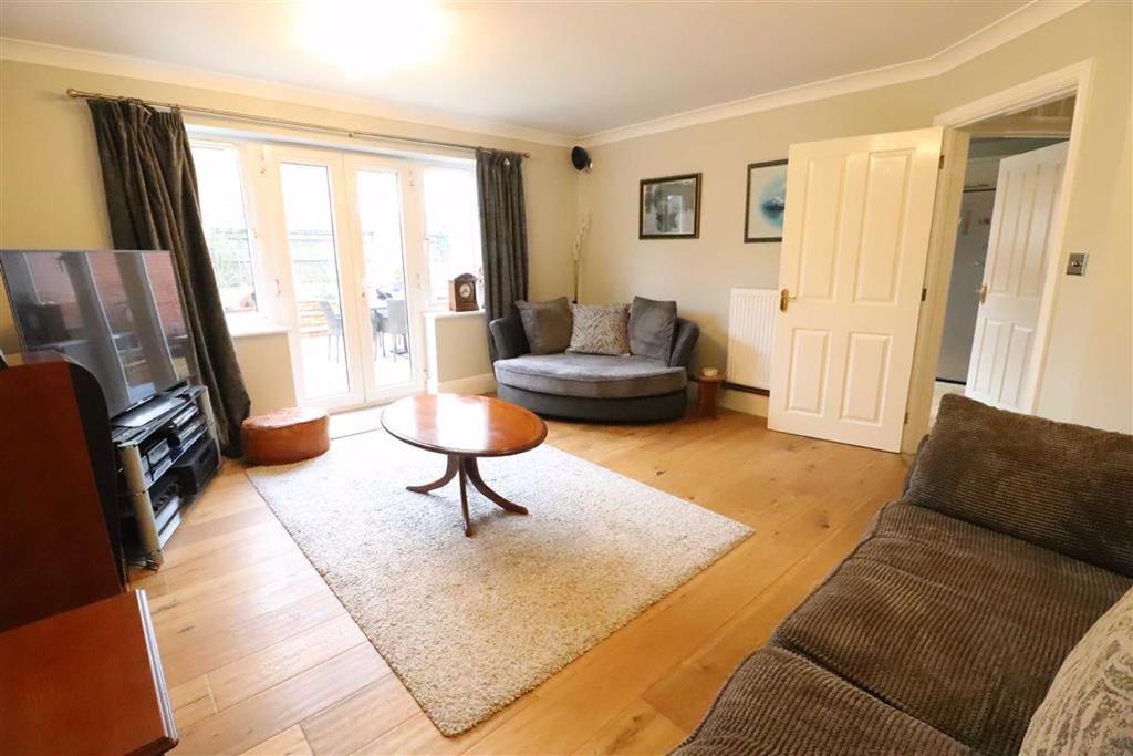 Erica Drive, Whitnash, Leamington... 4 bed detached house £450,000