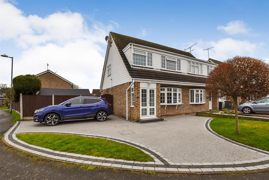Bushey Close, South Woodham Ferrers 3 bed semidetached house £355,000