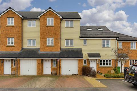 10 Alpine Close, Epsom, KT19 9FL