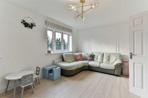 10 Alpine Close, Epsom, KT19 9FL