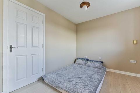 10 Alpine Close, Epsom, KT19 9FL