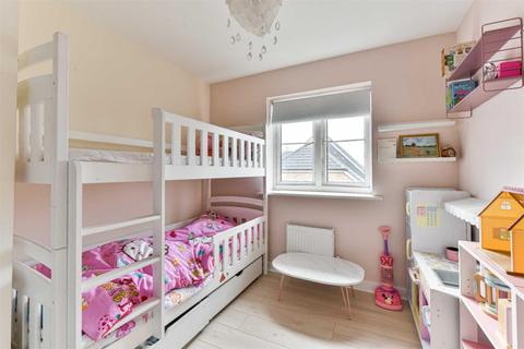 10 Alpine Close, Epsom, KT19 9FL