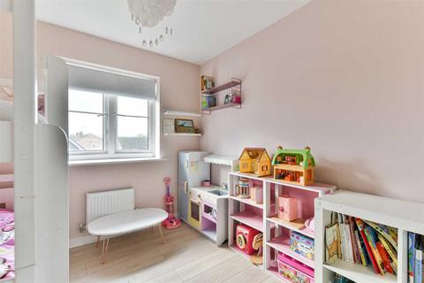 10 Alpine Close, Epsom, KT19 9FL
